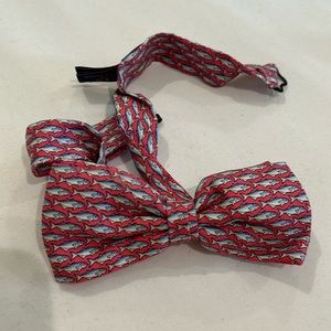 Boys Vineyard Vines adjustable silk bow tie with fish